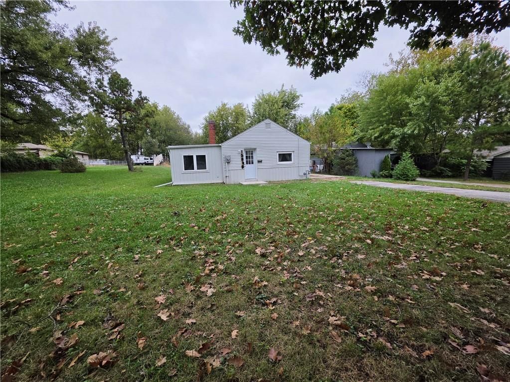 Photo 8 of 21 - 15812 E Independence Avenue, Independence, MO 64050