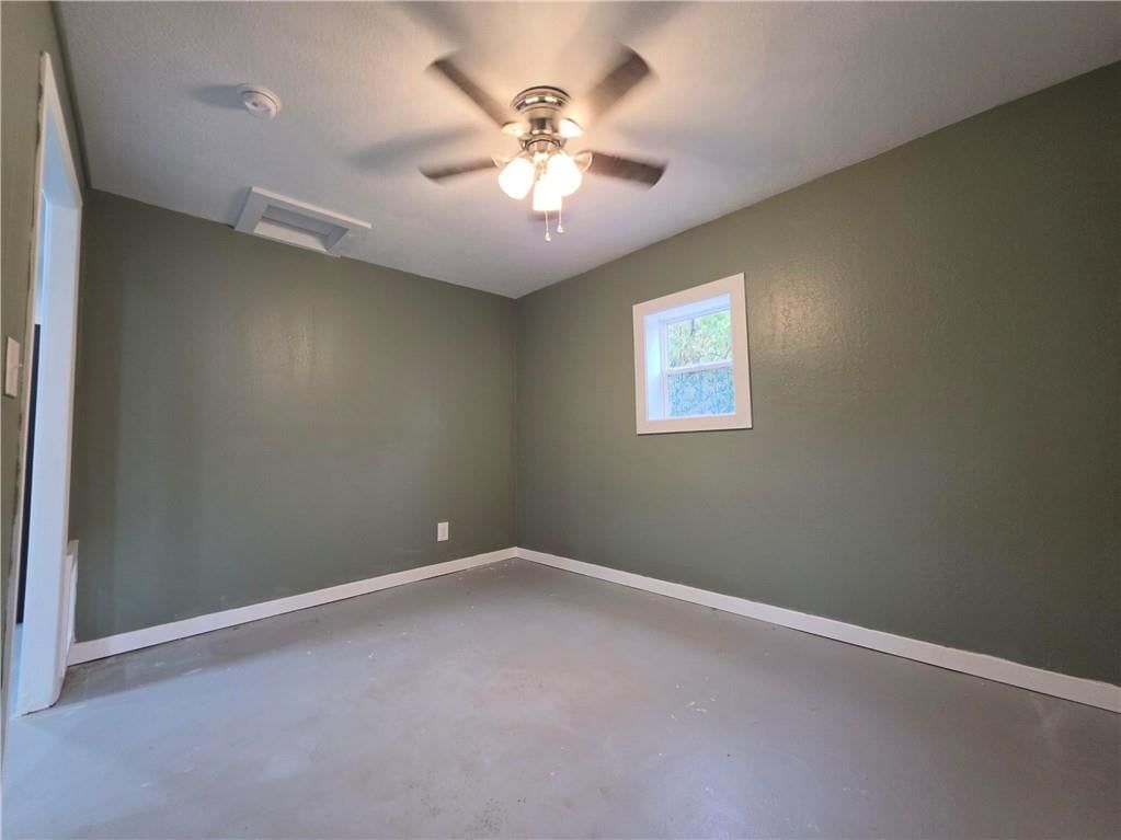 Photo 14 of 21 - 15812 E Independence Avenue, Independence, MO 64050