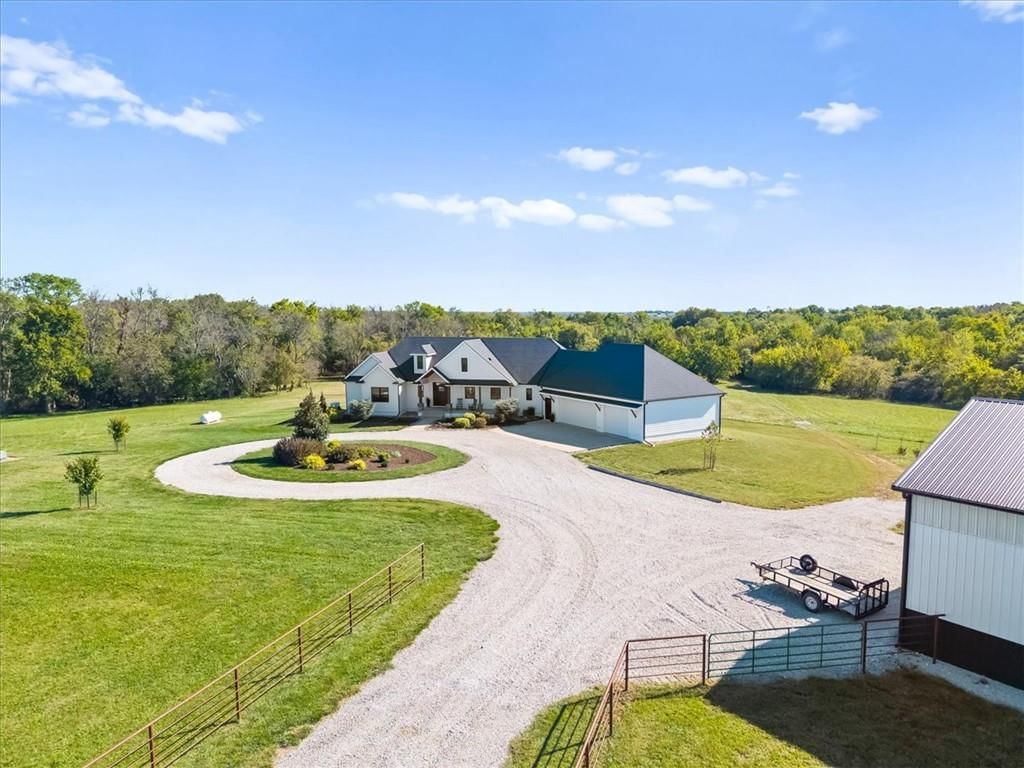 Photo 6 of 62 - 6759 W 351st Street, Louisburg, KS 66053