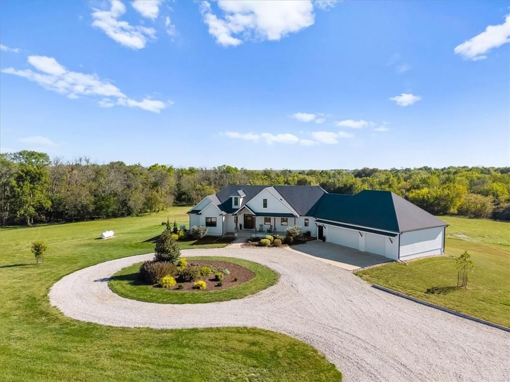 Photo 5 of 62 - 6759 W 351st Street, Louisburg, KS 66053