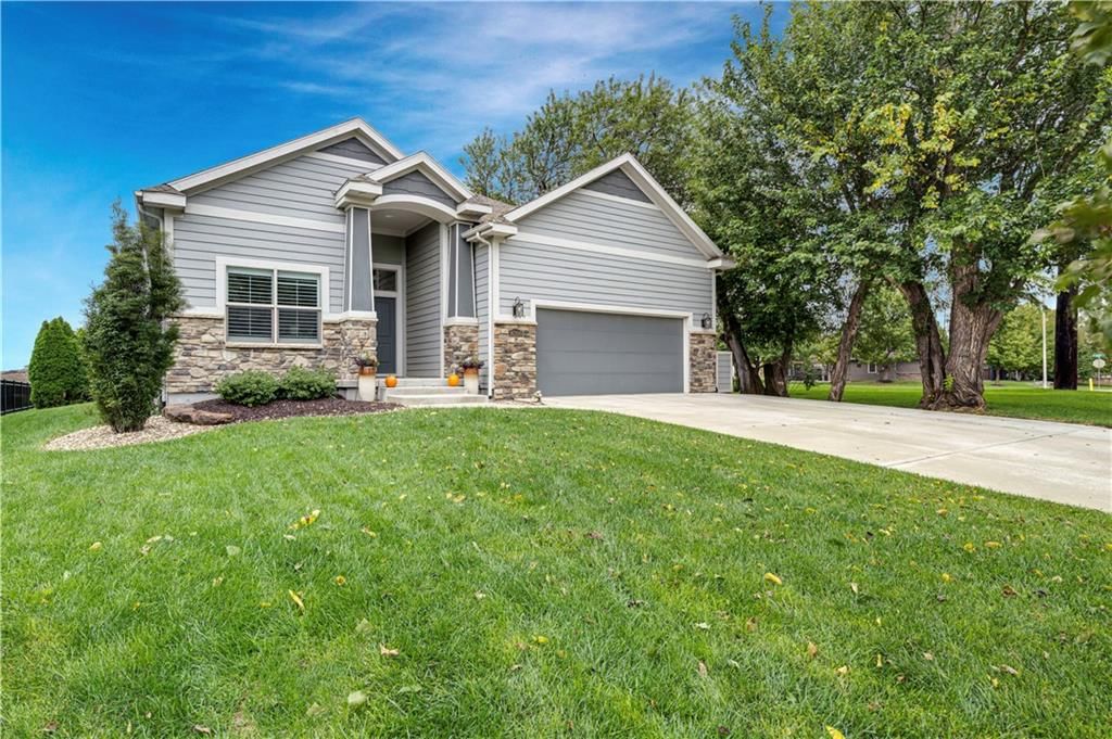 16300 S Britton Street, Olathe, KS: listing photo 2