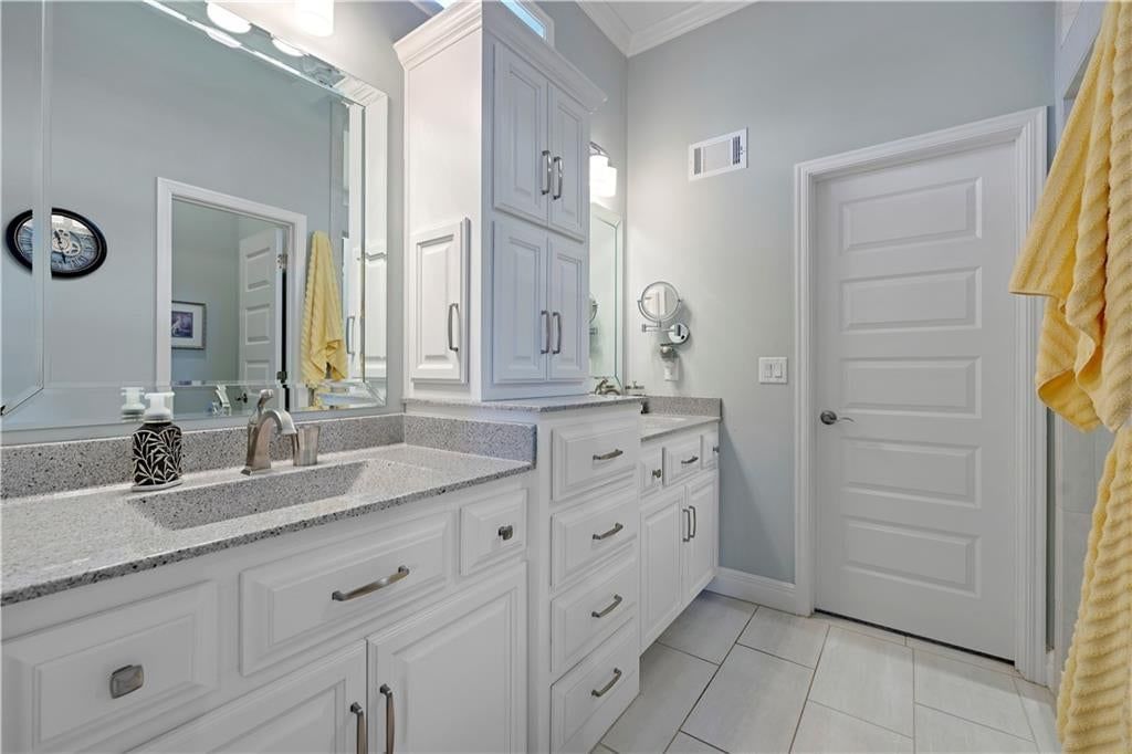 Double vanity at 16300 S Britton Street, Olathe, KS 66062