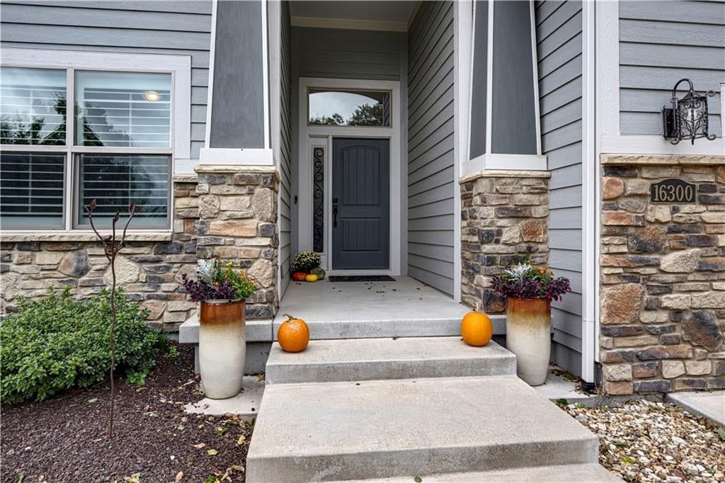 Photo 4 of 45 - 16300 S Britton Street, Olathe, KS 66062