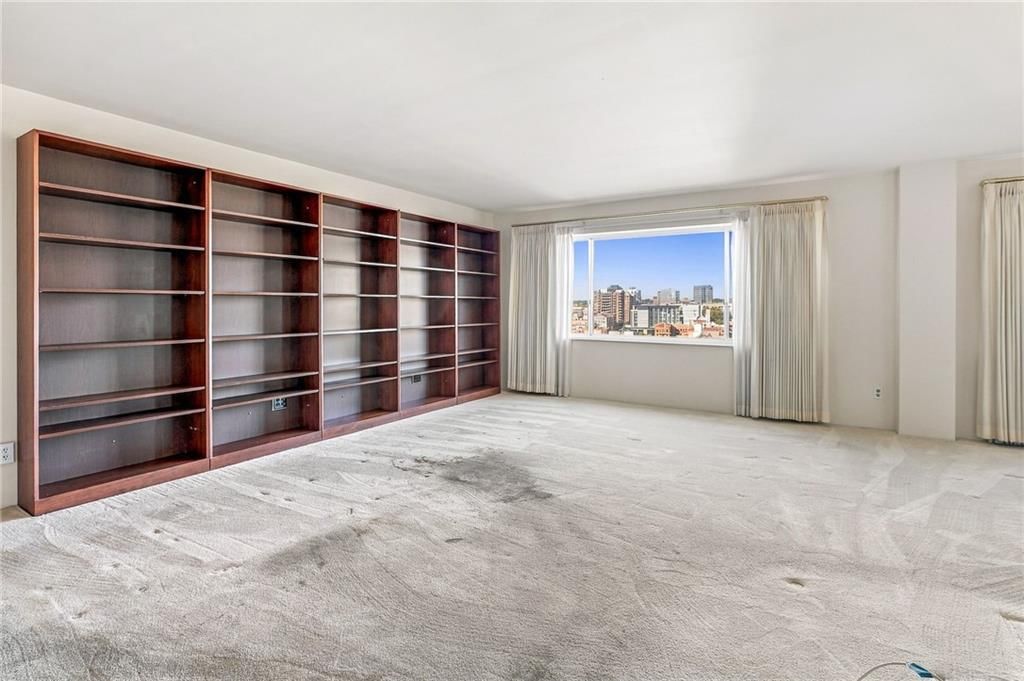 4550 Warwick Boulevard, Kansas City, MO: listing photo 3