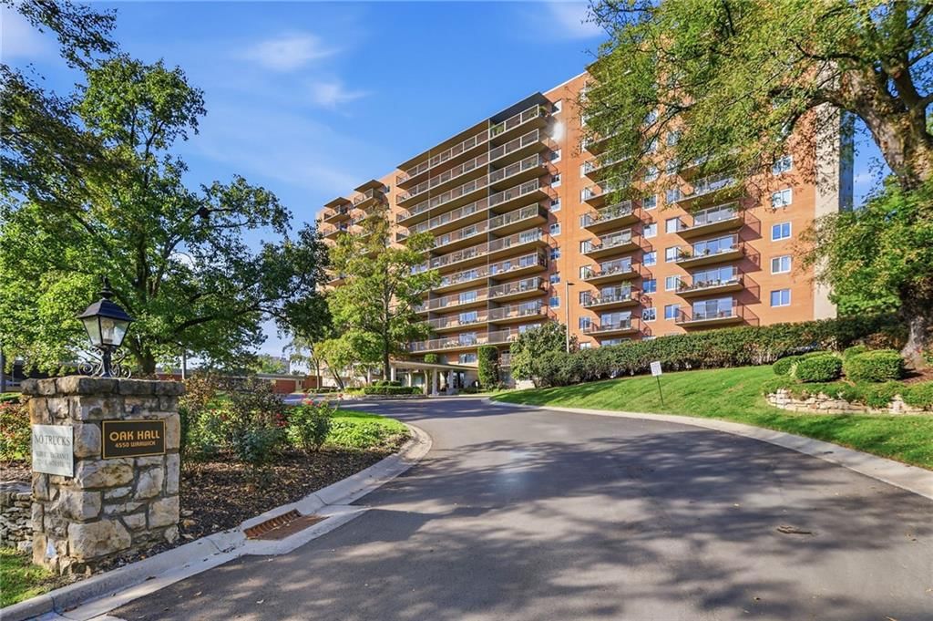 4550 Warwick Boulevard, Kansas City, MO