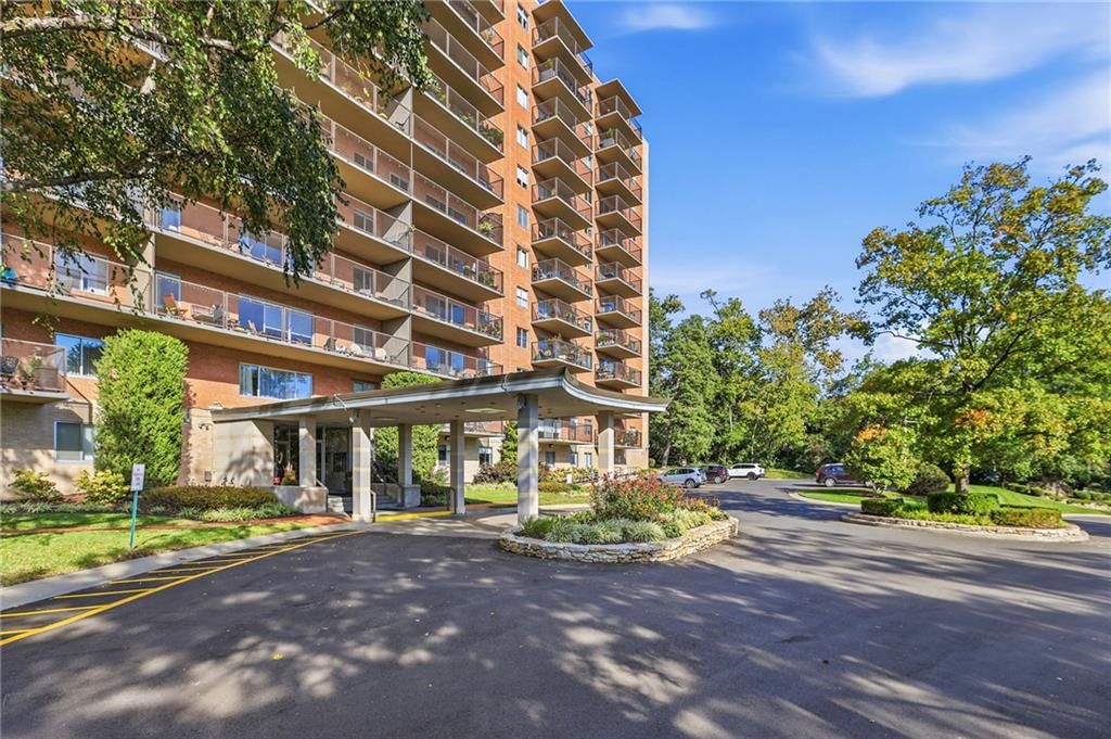 4550 Warwick Boulevard, Kansas City, MO: listing photo 2