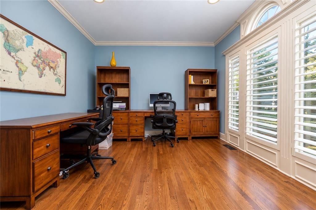 10245 Magnolia Lane, Parkville, MO: listing photo 3