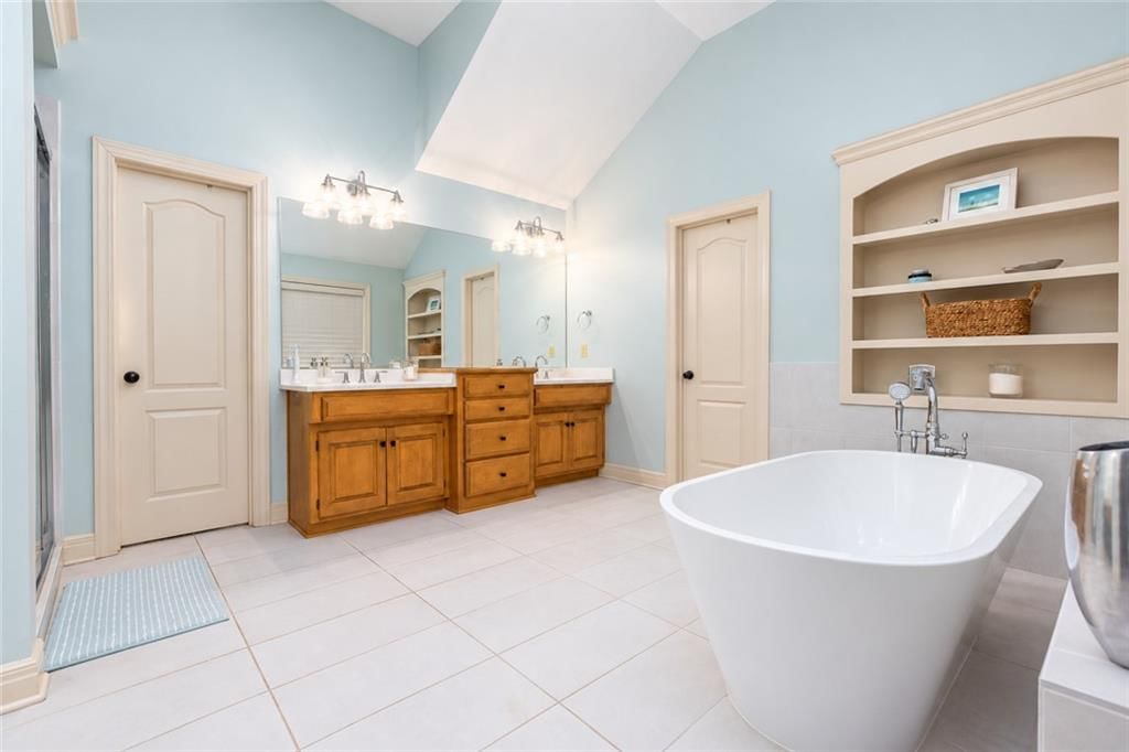 Photo 18: freestanding tub, 10245 Magnolia Lane, Parkville, MO 64152