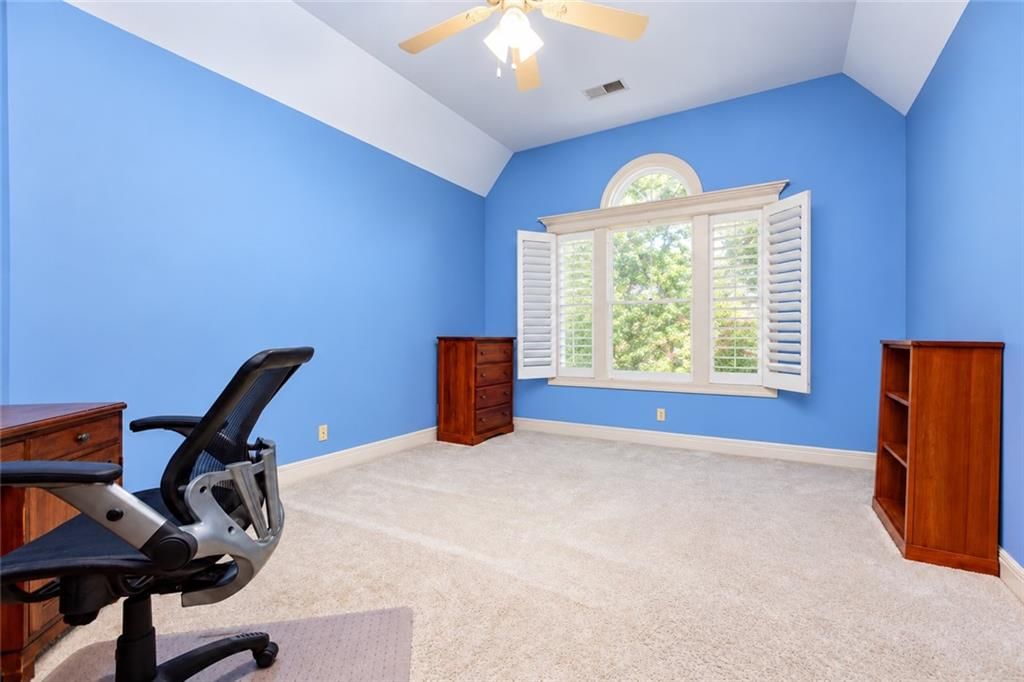 Tray ceiling and blue main wall color at 10245 Magnolia Lane, Parkville, MO 64152