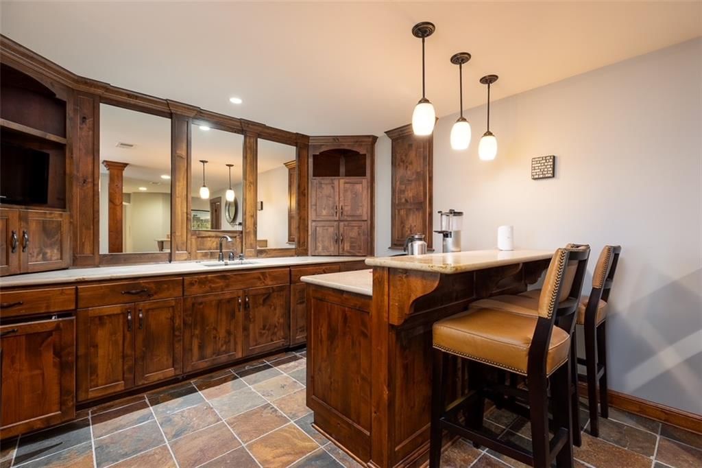 Photo 23 of 33 - 10245 Magnolia Lane, Parkville, MO 64152