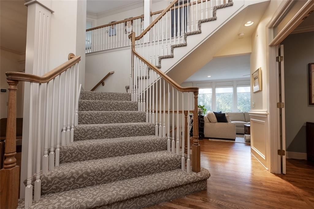 10245 Magnolia Lane, Parkville, MO: listing photo 2
