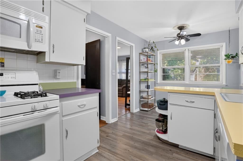 Photo 10 of 25 - 5019 Pawnee Drive, Roeland Park, KS 66205