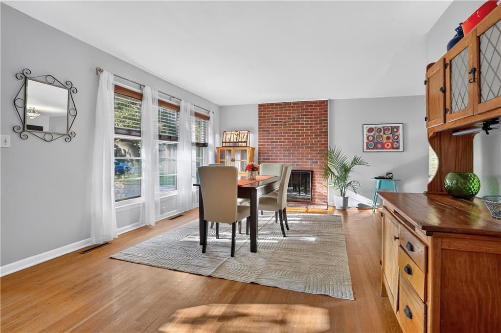 Photo 4 of 25 - 5019 Pawnee Drive, Roeland Park, KS 66205