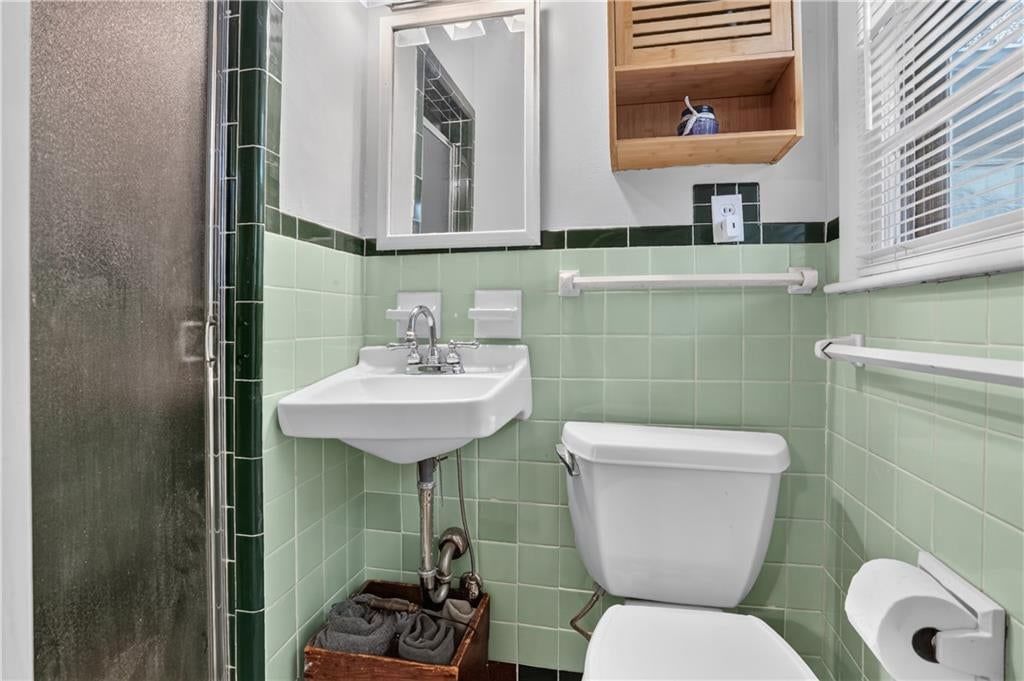 Photo 17 of 25 - 5019 Pawnee Drive, Roeland Park, KS 66205
