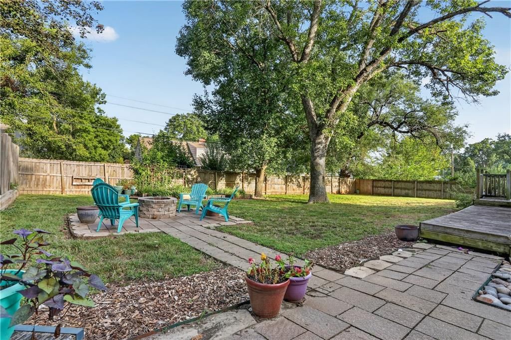 Fenced yard at 5019 Pawnee Drive, Roeland Park, KS 66205