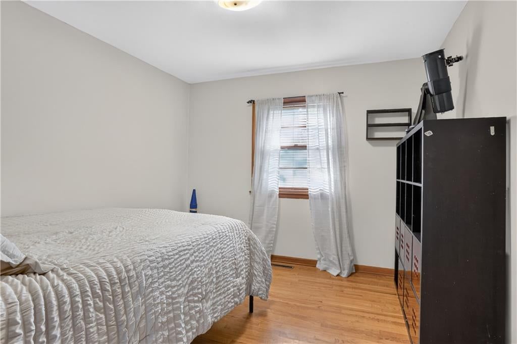 Photo 14 of 25 - 5019 Pawnee Drive, Roeland Park, KS 66205