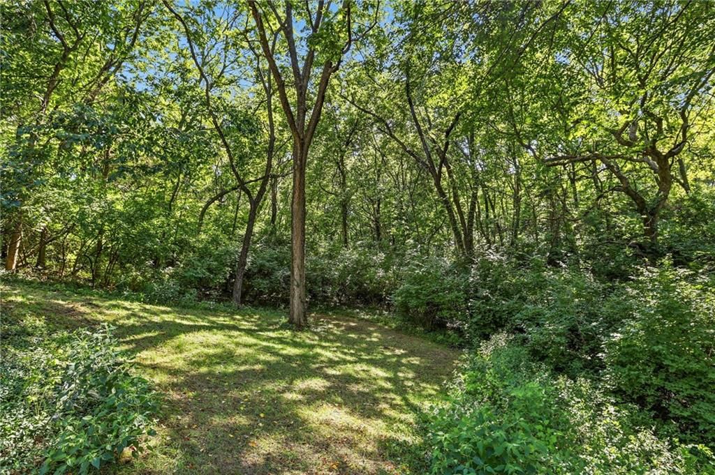 Photo 4 of 5 - 12414 Summit Street, Kansas City, MO 64145