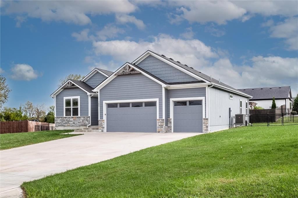 1603 Marvin Court, Harrisonville, MO: listing photo 2