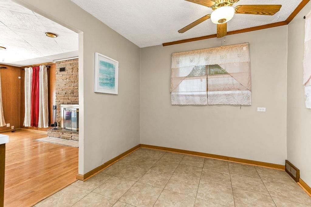 Open floor plan, breakfast nook and beige walls at 11801 E 45TH Terrace, Kansas City, MO 64133