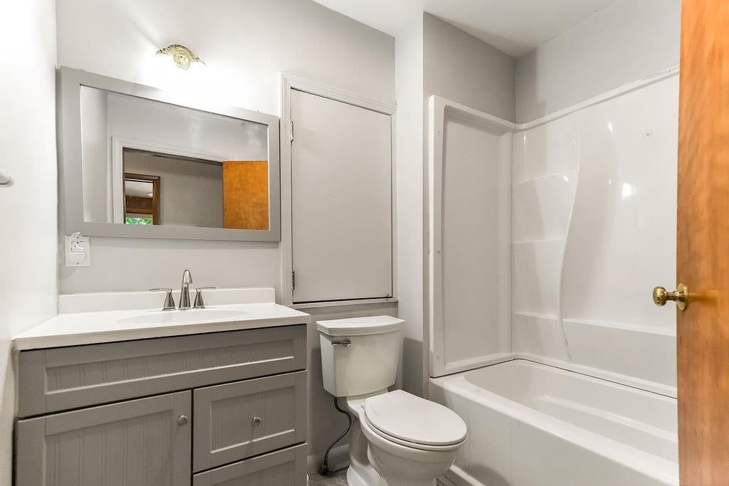Photo 17 of 33 - 11801 E 45TH Terrace, Kansas City, MO 64133
