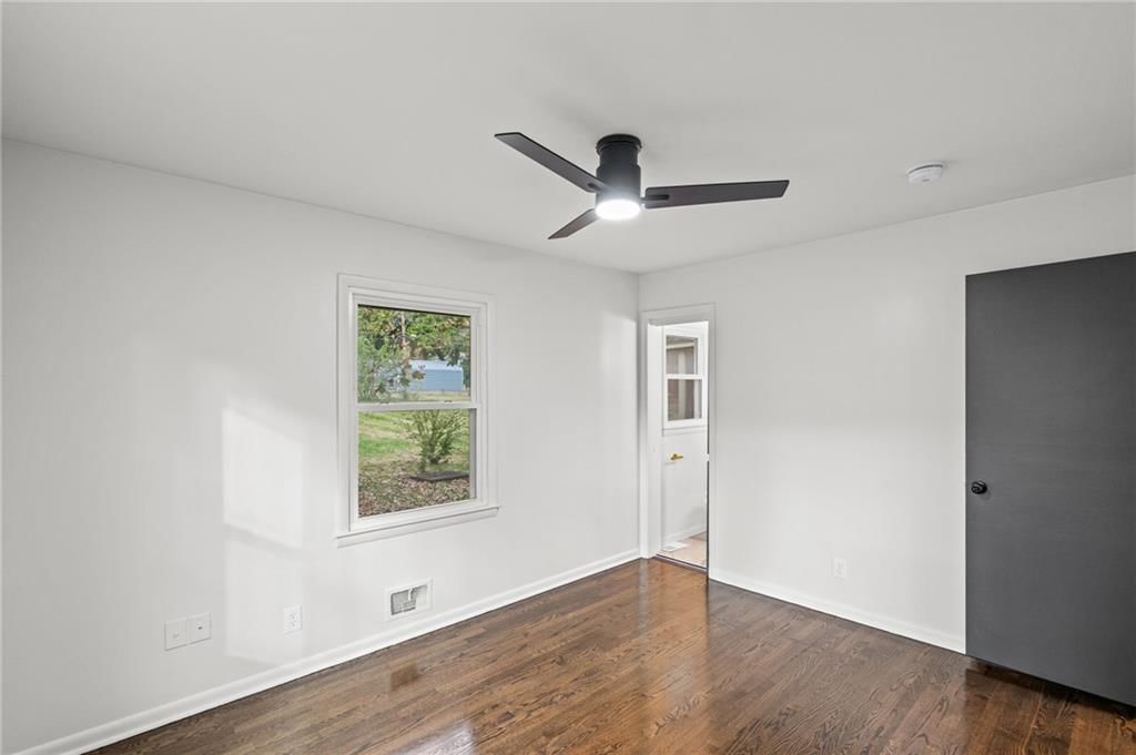 Photo 16 of 34 - 7312 Hedges Avenue, Raytown, MO 64133