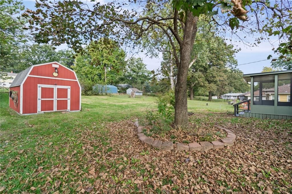Photo 34 of 34 - 7312 Hedges Avenue, Raytown, MO 64133