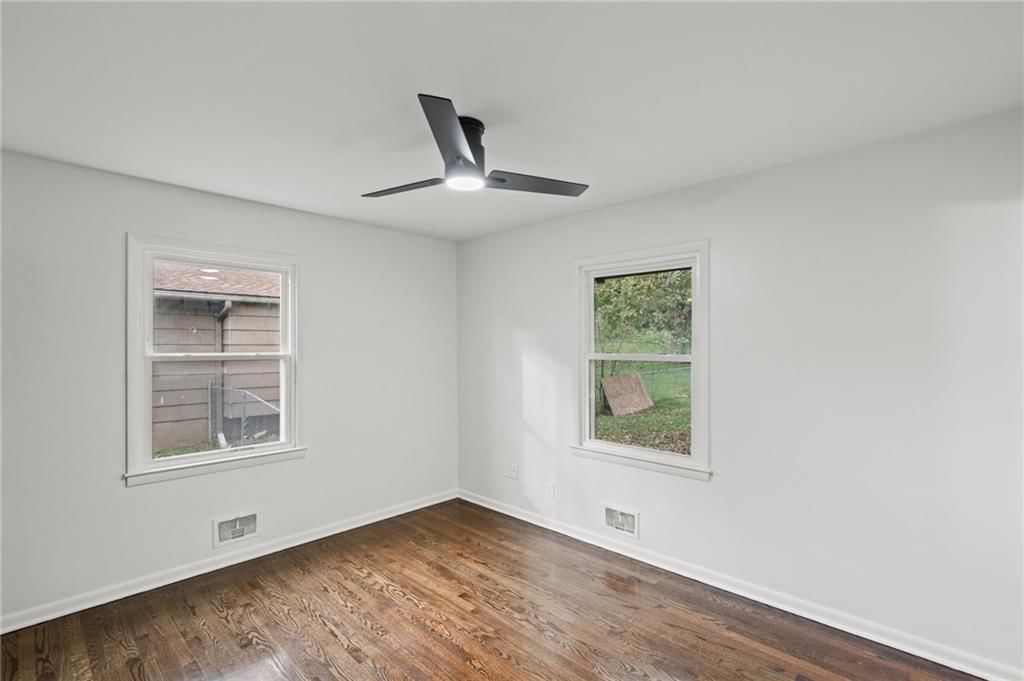 Photo 15 of 34 - 7312 Hedges Avenue, Raytown, MO 64133