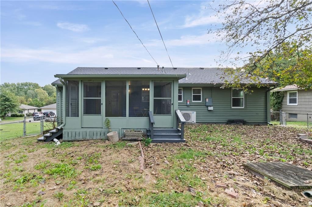 Photo 31 of 34 - 7312 Hedges Avenue, Raytown, MO 64133