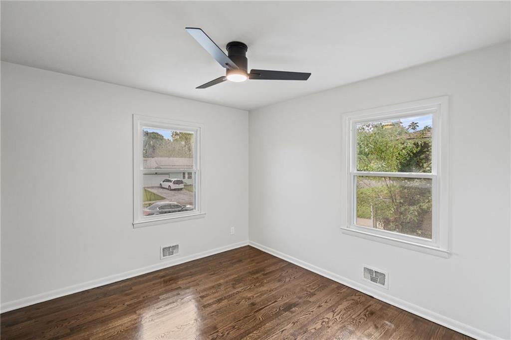 Photo 19 of 34 - 7312 Hedges Avenue, Raytown, MO 64133