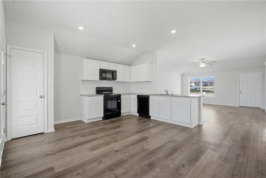 1606 SW 10th Terrace, Oak Grove, MO: listing photo 3