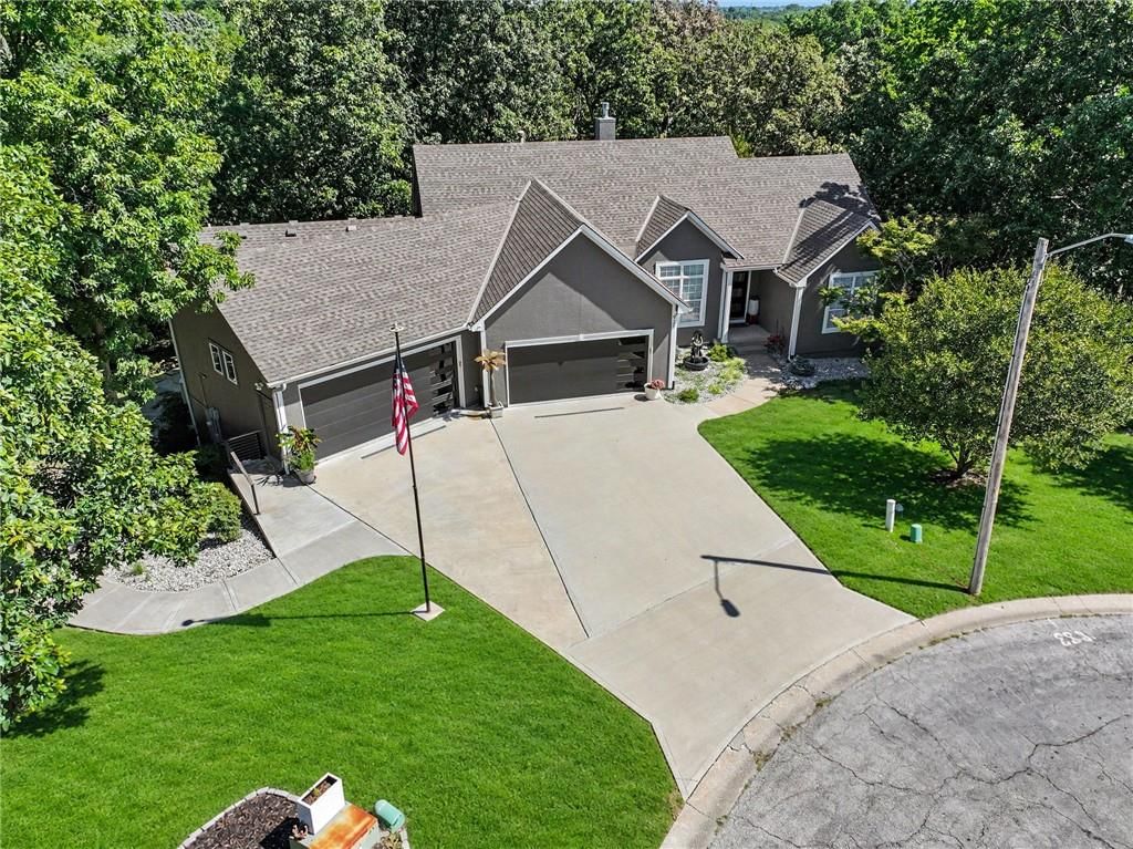 929 NE Emily Lane, Lee's Summit, MO