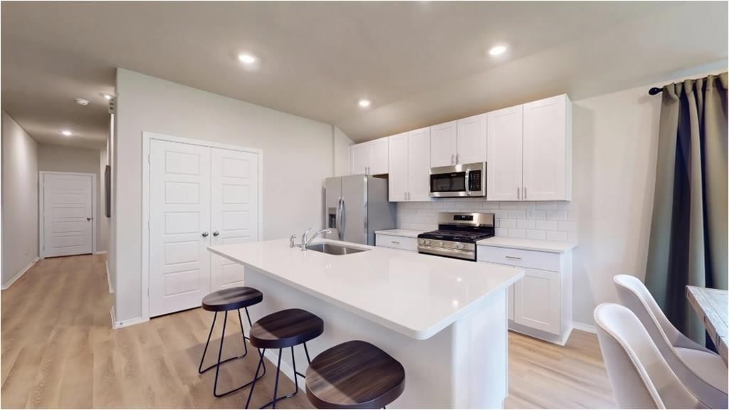 1616 SW 9th Street, Oak Grove, MO: listing photo 2