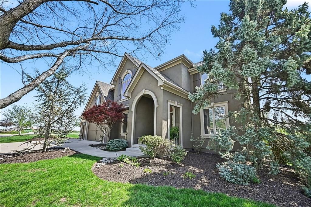 Photo 4 of 34 - 10139 N Montgall Avenue, Kansas City, MO 64155