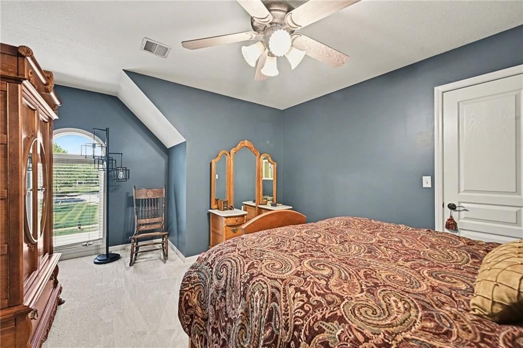 Photo 25 of 34 - 10139 N Montgall Avenue, Kansas City, MO 64155