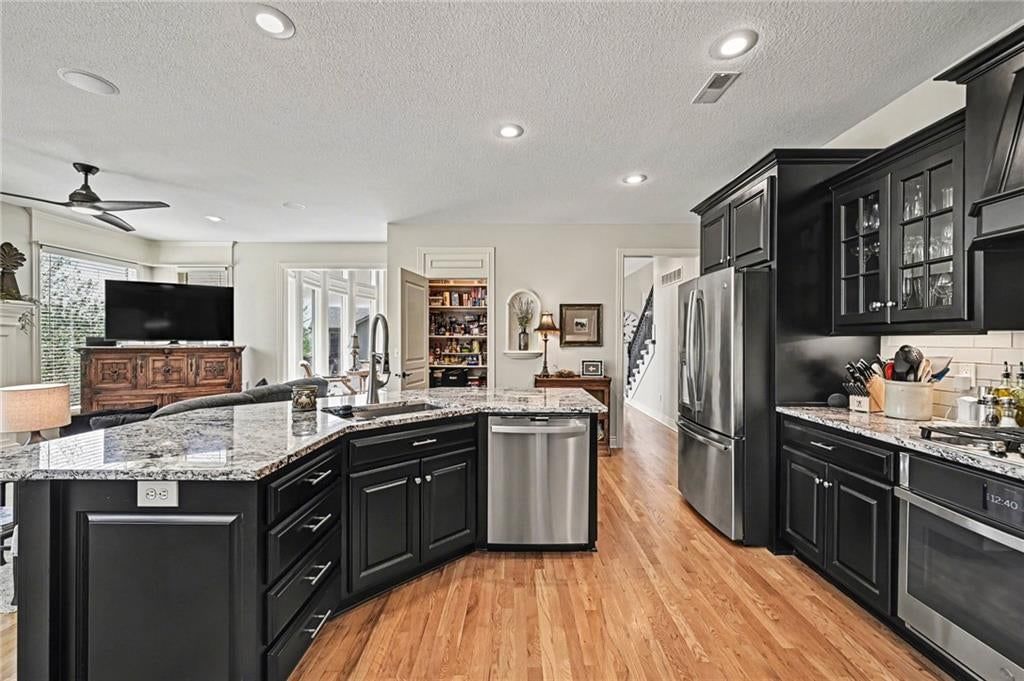 Photo 14 of 34 - 10139 N Montgall Avenue, Kansas City, MO 64155