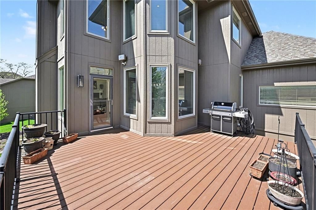 Deck and composite deck at 10139 N Montgall Avenue, Kansas City, MO 64155