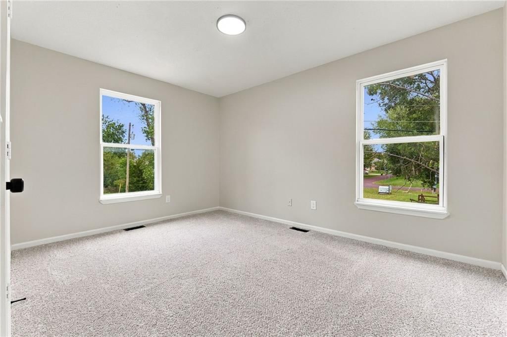 Photo 15 of 27 - 703 W. Lawrence Street, Spring Hill, KS 66083