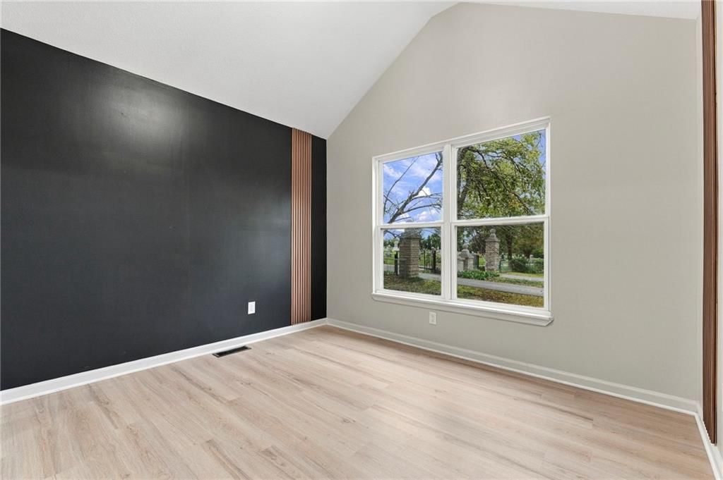 Photo 9 of 27 - 703 W. Lawrence Street, Spring Hill, KS 66083