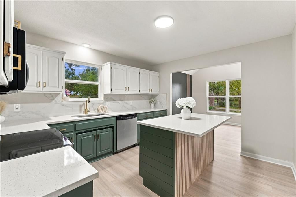 Photo 6 of 27 - 703 W. Lawrence Street, Spring Hill, KS 66083