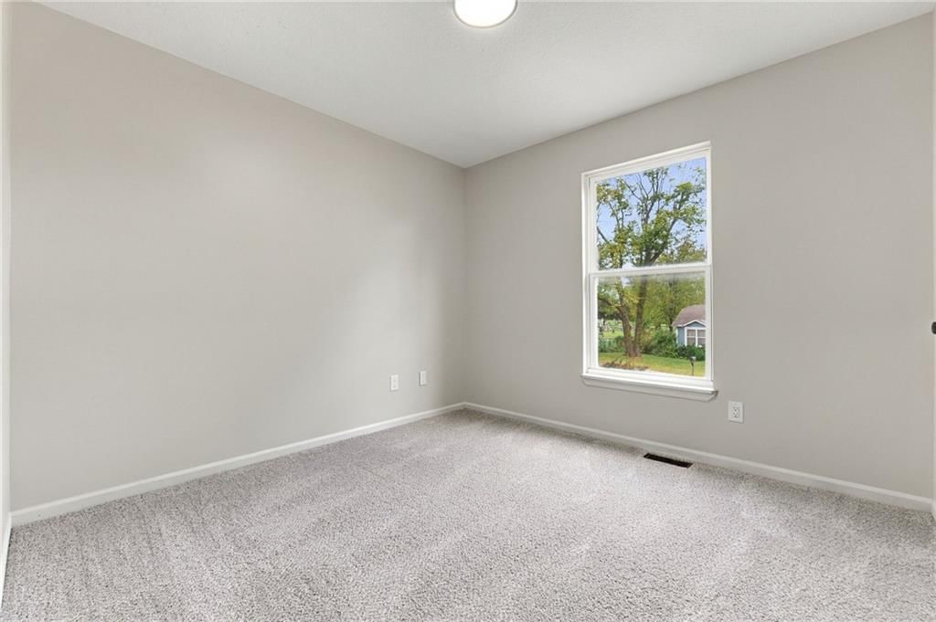 Photo 19 of 27 - 703 W. Lawrence Street, Spring Hill, KS 66083