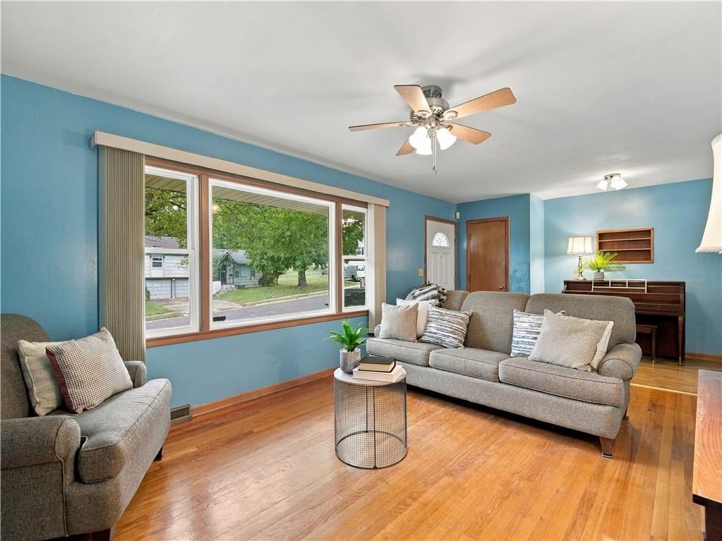 8314 Kentucky Avenue, Raytown, MO: listing photo 2