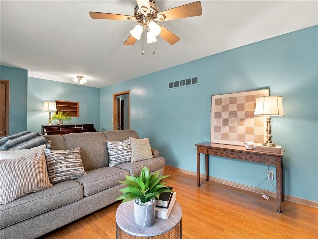 Photo 8 of 24 - 8314 Kentucky Avenue, Raytown, MO 64138