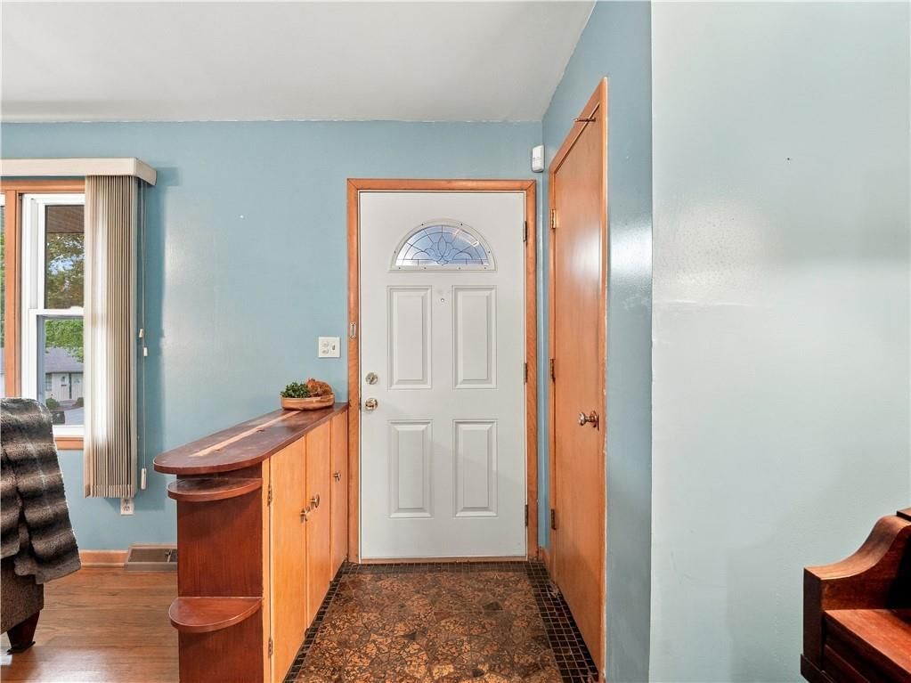 Photo 5 of 24 - 8314 Kentucky Avenue, Raytown, MO 64138
