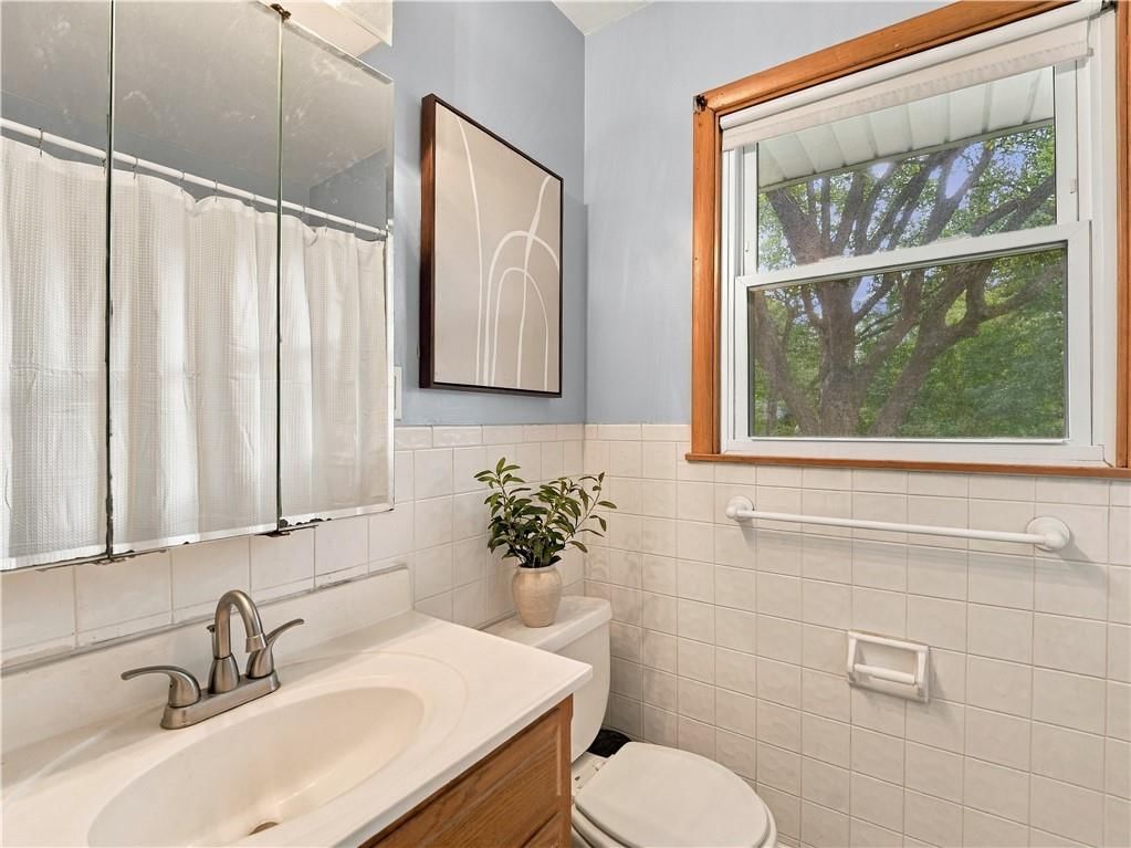 Photo 17 of 24 - 8314 Kentucky Avenue, Raytown, MO 64138