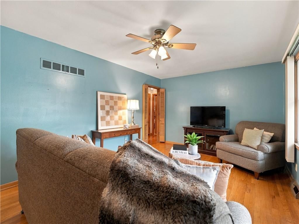 Photo 7 of 24 - 8314 Kentucky Avenue, Raytown, MO 64138