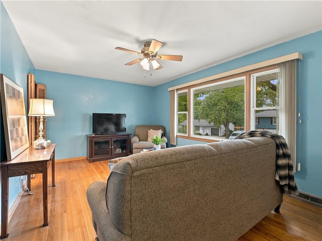 Photo 6 of 24 - 8314 Kentucky Avenue, Raytown, MO 64138