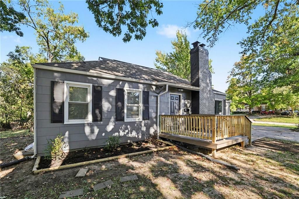 5046 Glenside Court, Kansas City, MO: listing photo 2