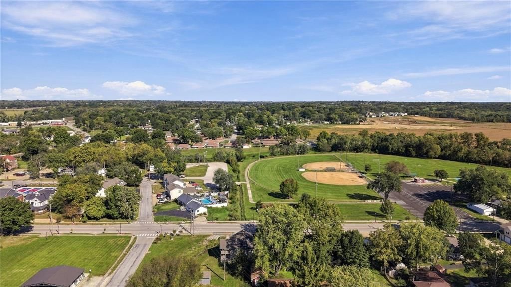 Mature trees at 307B E Main Street, Smithville, MO 64089