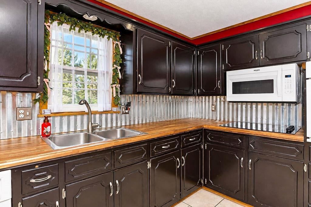 Photo 12 of 31 - 11712 E 62nd Terrace, Kansas City, MO 64133