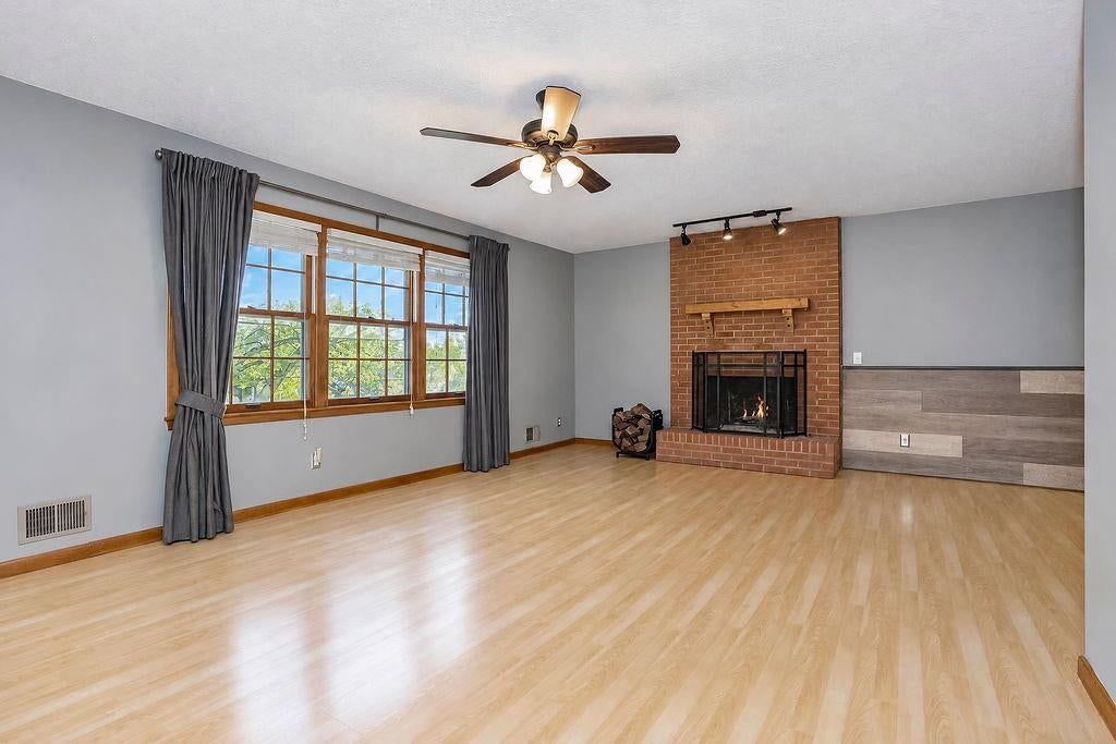 Gray walls at 11712 E 62nd Terrace, Kansas City, MO 64133
